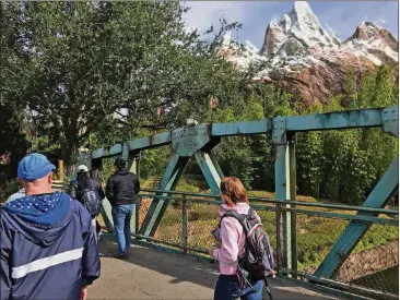  ?? GABRIELLE RUSSON/ORLANDO SENTINEL/TNS ?? Expedition Everest looks beautiful, the sun shining down like a beacon, as Shane Lindsay (left) and Kristina Hawkins, right, walk past. Unfortunat­ely, the Animal Kingdom ride was their nemesis.