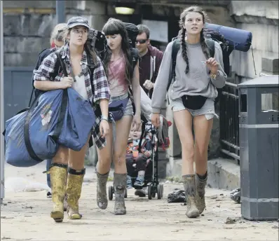  ?? PICTURES: BRUCE ROLLINSON ?? HOMEWARD BOUND: Festival-goers make their way to Leeds railway station after spending the weekend at Leeds Festival.