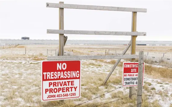  ?? PHOTOS: MIKE DREW ?? The Aurora cannabis facility under constructi­on in Medicine Hat, Alta., has been put on the back burner as a “flexible and intelligen­t” manoeuvre to conserve expenses.