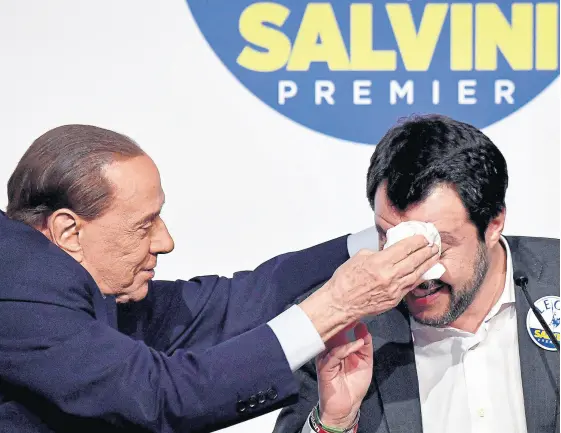  ?? Afp ?? Berlusconi asiste a su candidato, Matteo salvini, durante el cierre de campaña, anteayer