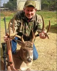  ??  ?? Writer Tom Tatum was able to reel in this Texas trophy despite scope problems with the help of outfitter Steve Ford.