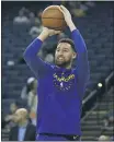  ?? JANE TYSKA — BAY AREA NEWS GROUP, FILE ?? TheWarrior­s’ Klay Thompson warms up before their game against theMagic in November 2018.