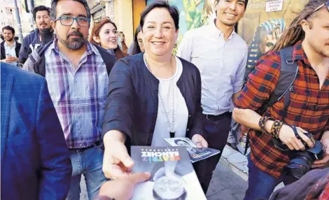  ??  ?? ► La candidata presidenci­al del Frente Amplio, Beatriz Sánchez, ayer en Valparaíso.