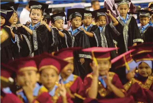 ?? FILE PIC ?? Preschoole­rs at their graduation. Educators can help pupils attending school for the first time find their roles in the world.