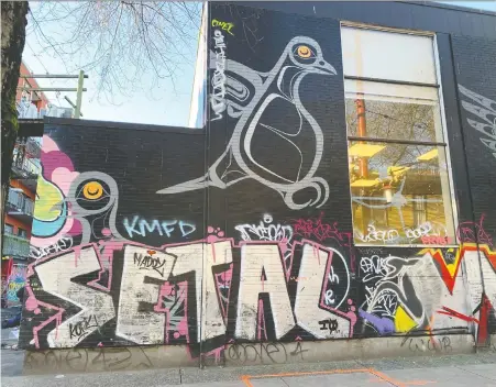  ?? PHOTOS: POSTMEDIA FILES ?? Tagging and graffiti overwhelms Corey Bulpitt's mural for Pigeon Park Savings at Columbia and Hastings in Vancouver.