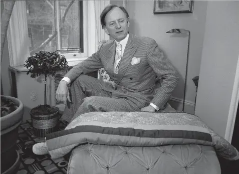  ??  ?? THE WRITE STUFF: Tom Wolfe in New York in 1988. Wolfe, an innovative journalist famous for his wildly punctuated prose, died on Monday in a Manhattan hospital. He was 88.