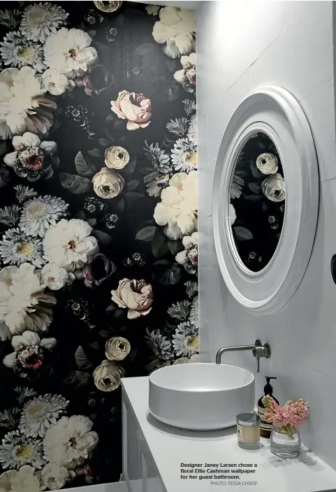  ??  ?? Designer Janey Larsen chose a floral Ellie Cashman wallpaper for her guest bathroom.PHOTO: TESSA CHRISP