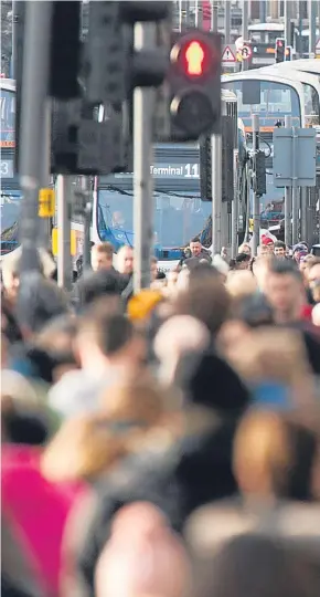  ??  ?? Hundreds of last-minute gift-seekers pack out Edinburgh’s Princes