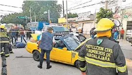  ?? ESPECIAL ?? La camioneta impactó contra el lado del conductor del taxi amarillo