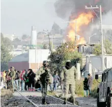  ?? IVÁN VENEGAS/EL SOL DE PUEBLA ?? La evacuación se hizo en radio de hasta mil metros