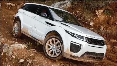  ??  ?? Grâce à son Terrain Response, mais aussi à ses aides à la conduite TT, le Range Rover Evoque se montre à l’aise presque partout.