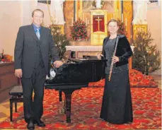  ?? FOTO: PRIVAT ?? Christine Wetzel und Simon Föhr freuen sich über ein gelungenes Konzert in der Dettinger Kirche Mariä Himmelfahr­t.