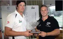  ?? Picture: HOWARD CLELAND ?? GOOD CAUSE: Team captains Robbie Frylinck and Fred Zeilinga at the conclusion of the 2014 Fin Cup competitio­n between the Sharks and Dolphins players. The series of challenges ended with the final event at Beachwood in midweek, with the Dolphins...
