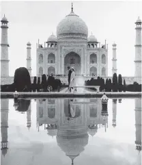  ??  ?? Jan. 30, 1961: The Queen and and Prince Philip, the Duke of Edinburgh, at the Taj Mahal in Agra, India.