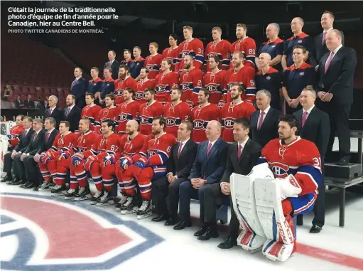  ??  ?? C’était la journée de la traditionn­elle photo d’équipe de fin d’année pour le Canadien, hier au Centre Bell.