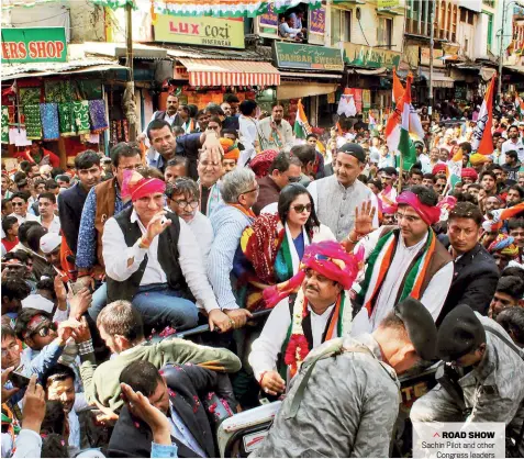  ??  ?? ROAD SHOW Sachin Pilot and other Congress leaders canvassing in Ajmer