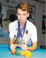  ??  ?? Mit zwei Gold- und einer Silbermeda­ille ist Christian Fröhlich vom . PBC Gera der erfolgreic­hste Spieler der U -Poolbillar­d-EM. Foto: Jens Lohse