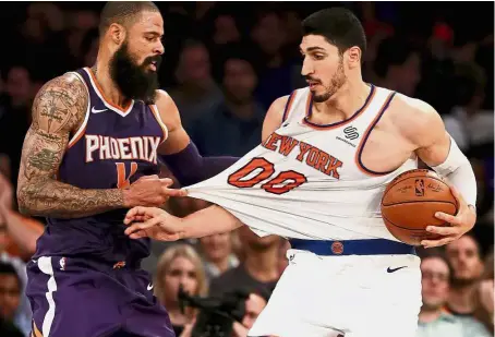  ?? — Agencies ?? Watch it!: The Phoenix Suns’ Tyson Chandler (left) grabbing the jersey of New York Knicks’ Enes Kanter during their NBA game on Friday. Below: Cleveland Cavaliers forward LeBron James gesturing after a basket during the second half of their NBA game against the Washington Wizards.