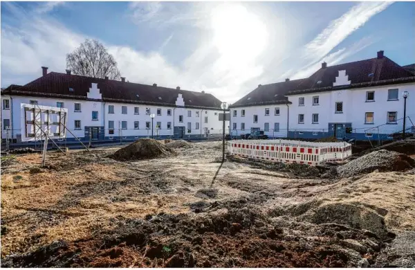  ?? Foto: Rudi Penk ?? Jetzt noch Einöde, soll der Ostplatz bis zum Sommer ein völlig neues Gesicht erhalten haben.