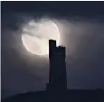  ??  ?? A rare super moon in West Yorkshire