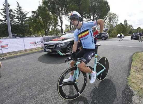  ?? © ?? Wout van Aert krijgt vandaag in de tijdrit een eerste kans op een regenboogt­rui, zondag volgt de wegrit.
Eric Lalmand/belga