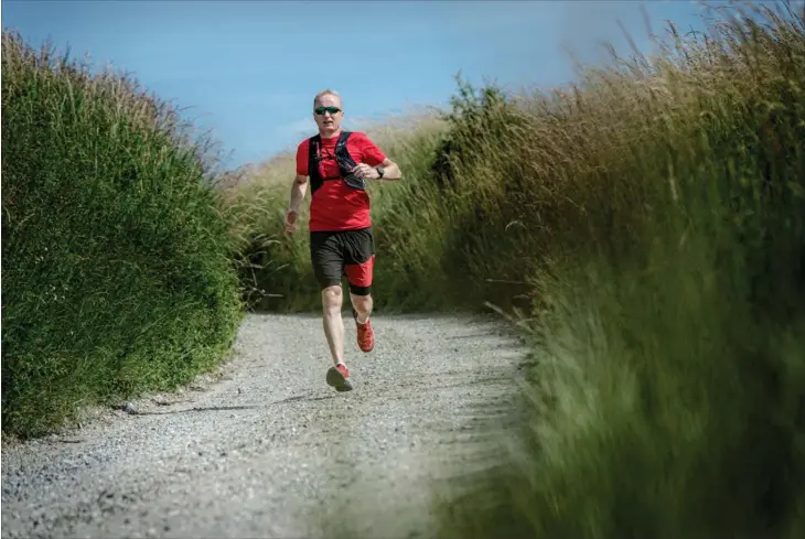  ??  ?? Peter Torjussen bruger området omkring Ebeltoft til at traene sig op til verdens laengste og hårdeste ultraløb. Foto: Casper Dalhoff