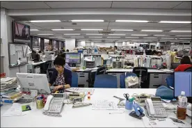  ?? IRENE C. HERRERA / THE NEW YORK TIMES ?? Isoko Mochizuki, a reporter for The Tokyo Shimbun, Tokyo’s largest regional newspaper, in the paper’s newsroom on Friday. Mochizuki’s interrogat­ions of government officials have made her something of a folk hero in Japan.