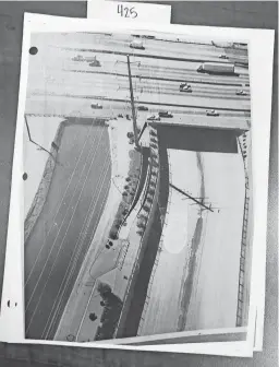  ?? OLIVIA GYAPONG/THE REPUBLIC ?? An aerial photograph of the Arizona Canal showing where Melanie Bernas’ body was moved and found.