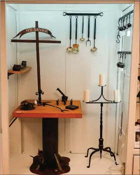  ?? SUBMITTED PHOTO - LORI LAPEARL ?? Display of blacksmith items by David Fisher.