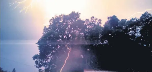  ?? PETE BRYANT ?? Lightning storm over Crookham village at 1.26am on Friday.