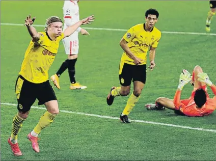  ?? FOTO: EFE ?? El delantero noruego del Borussia Dortmund Erling Haaland celebró así el 1-2 ante un Sevilla que se vio superado en la primera parte