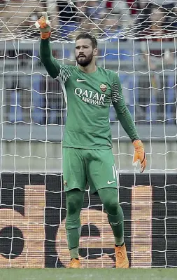  ??  ?? Brasiliano Il portiere gialloross­o Alisson Becker, 26 anni