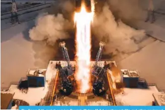  ?? —AFP ?? The Soyuz-2.1b rocket carrying Russia’s Meteor-M 2-1 weather satellite and other equipment lifts off from the launch pad at the Vostochny cosmodrome outside the city of Uglegorsk, about 200 kms from the city of Blagoveshc­hensk in the far eastern Amur...