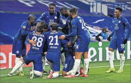  ??  ?? El Chelsea celebra uno de los goles marcados en la eliminator­ia ante el Atlético.