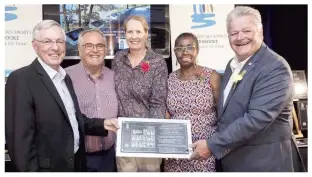  ??  ?? Jean Perrault, président du Panthéon des sports de Sherbrooke, accompagné de Jean Arel, membre du panthéon, Andréa Blackwell et Johanne Gordon intronisée­s en équipe ainsi que Tom Allen, président des Jeux de Sherbrooke 2013.