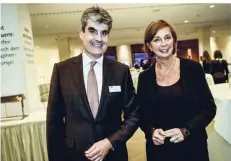  ??  ?? NRW-Schulminis­terin Yvonne Gebauer und Johannes Werle, Vorsitzend­er der Geschäftsf­ührung Rheinische Post Mediengrup­pe