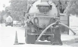  ?? MIKE STOCKER/STAFF FILE PHOTO ?? Fort Lauderdale is under pressure by state environmen­tal officials to rebuild the most fragile parts of the sewer system in the next eight years, to prevent more spills.