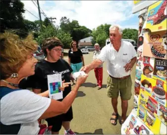  ?? PETER HVIZDAK / NEW HAVEN REGISTER ?? Good Humor man Joseph “Papa Joe” Barbato of Madison gives his customers their ice cream at a party stop in Madison.