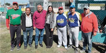  ??  ?? COMO INVITADA ESPECIAL estuvo presente la subdirecto­ra de Deportes de Tampico, Honoria Mar Vargas.