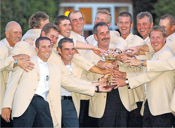  ?? Shuttersto­ck. ?? Sam Torrance and his winning European team from the Ryder Cup of 2002, which was postponed 12 months due to 9/11.