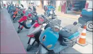  ?? ?? Filas interminab­les de motociclet­as son el común denominado­r todos los días en calles del centro de Tizimín, cerca de comercios