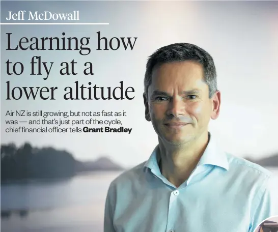  ?? Main photo / Dean Purcell ?? Jeff McDowall has seen Air NZ’s ups and downs — from recent strong growth to the 2001 collapse of Ansett (right).