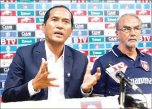  ?? SRENG MENG SRUN ?? Interim Cambodia coach Prak Sovannara speaks at a press conference yesterday as his Myanmar counterpar­t Gerd Zeise looks on.