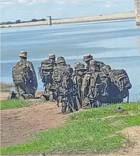  ?? ?? IN ACTION:
Soldiers showcasing their swimming skills at Shashe Dam