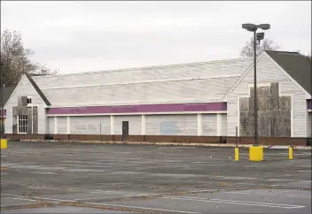  ?? Ned Gerard / CT Insider ?? The former Stop & Shop property on Madison Avenue in Bridgeport on Tuesday.
