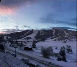  ?? (Photos DR) ?? La station de Gréolières-les-neiges était toute blanche, hier, au petit matin.