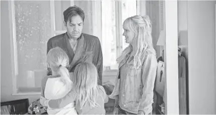  ?? DIYAH PERA/MGM PICTURES/PANTELION FILM ?? In “Overbord,” Eugenio Derbez’s character is tricked into helping raise a struggling mother’s (Anna Faris) brood.