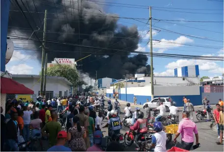  ??  ?? La explosión en las instalacio­nes de Polyplas fue un ejemplo del uso de las redes para beneficio de los ciudadanos.