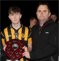  ??  ?? Darragh Malone, the Shelmalier­s captain, with Dean Goodison.