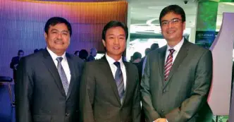  ??  ?? ISLA, Ty and Toyota Motor Philippine­s first vice president Raymond Rodriguez